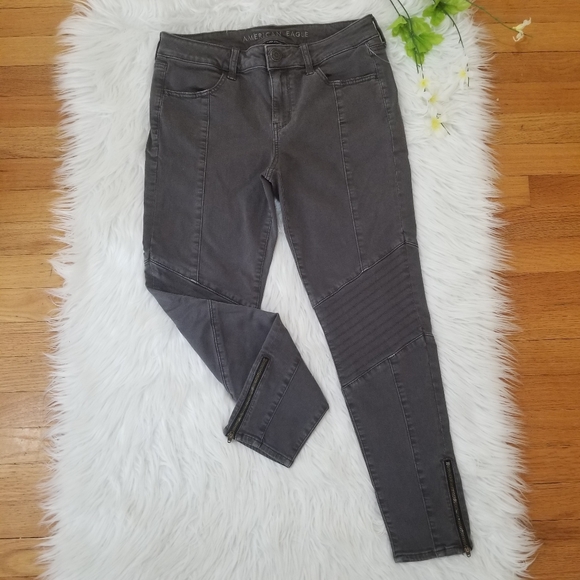 American Eagle Outfitters Denim - AMERICAN EAGLE Super Stretch Jegging Jeans Dark Gray Color, Size 10 Short.